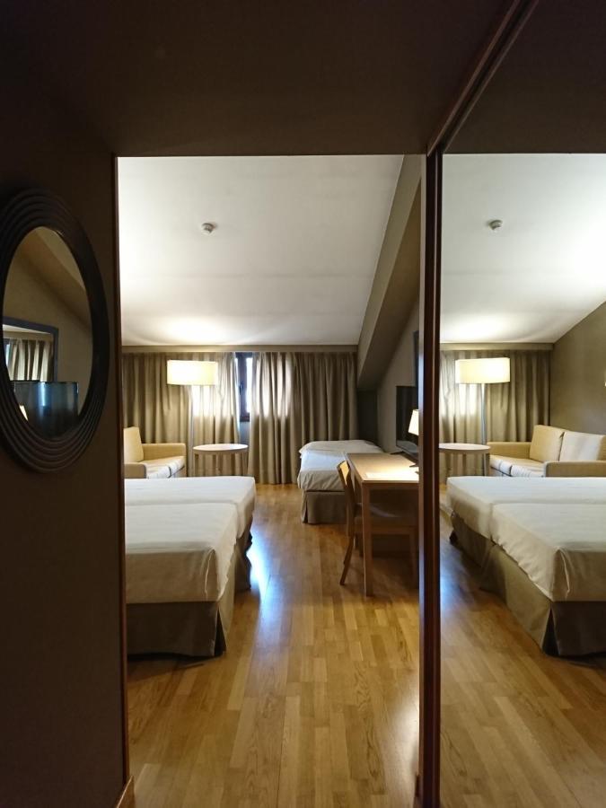 Parador De La Seu D'Urgell Bagian luar foto