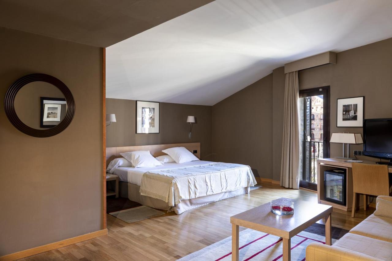 Parador De La Seu D'Urgell Bagian luar foto