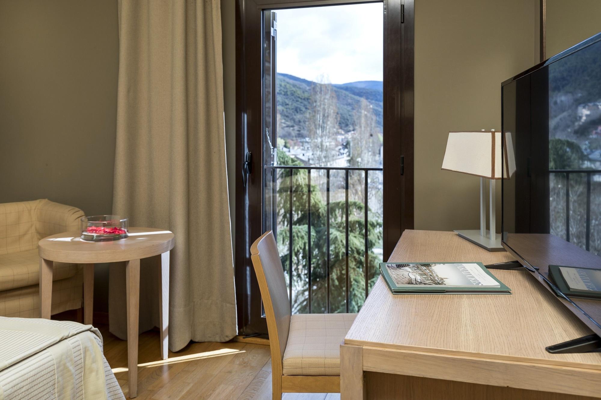Parador De La Seu D'Urgell Bagian luar foto