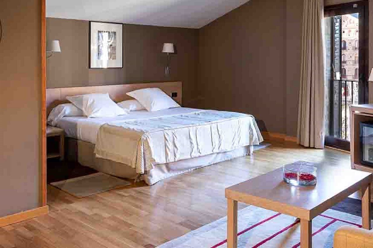 Parador De La Seu D'Urgell Bagian luar foto